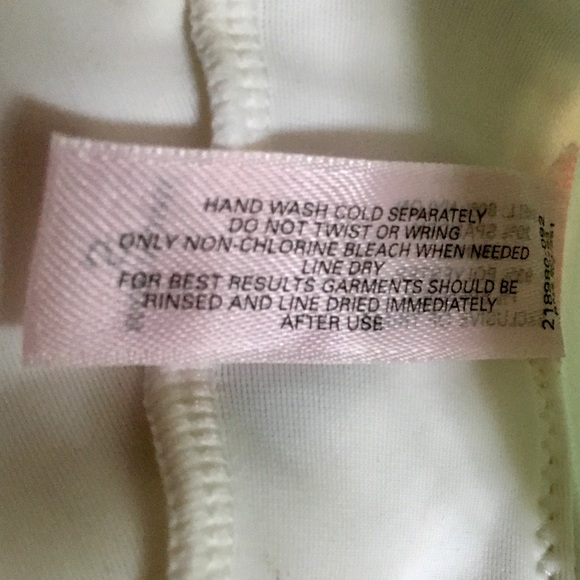 VICTORIA’S SECRET TANKINI TOP SIZE SMALL - Picture 7 of 7